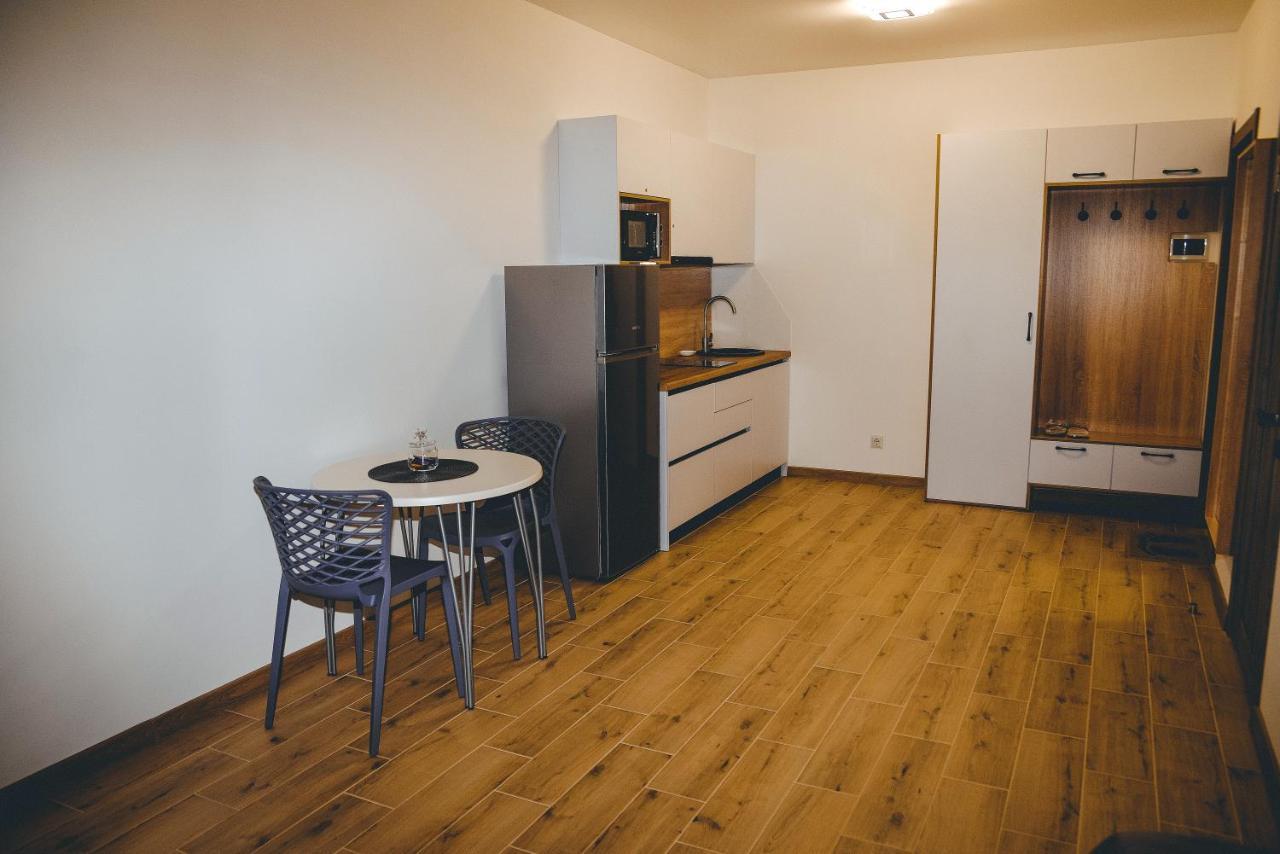 Four Rooms Apartments Cherkasy Exterior foto