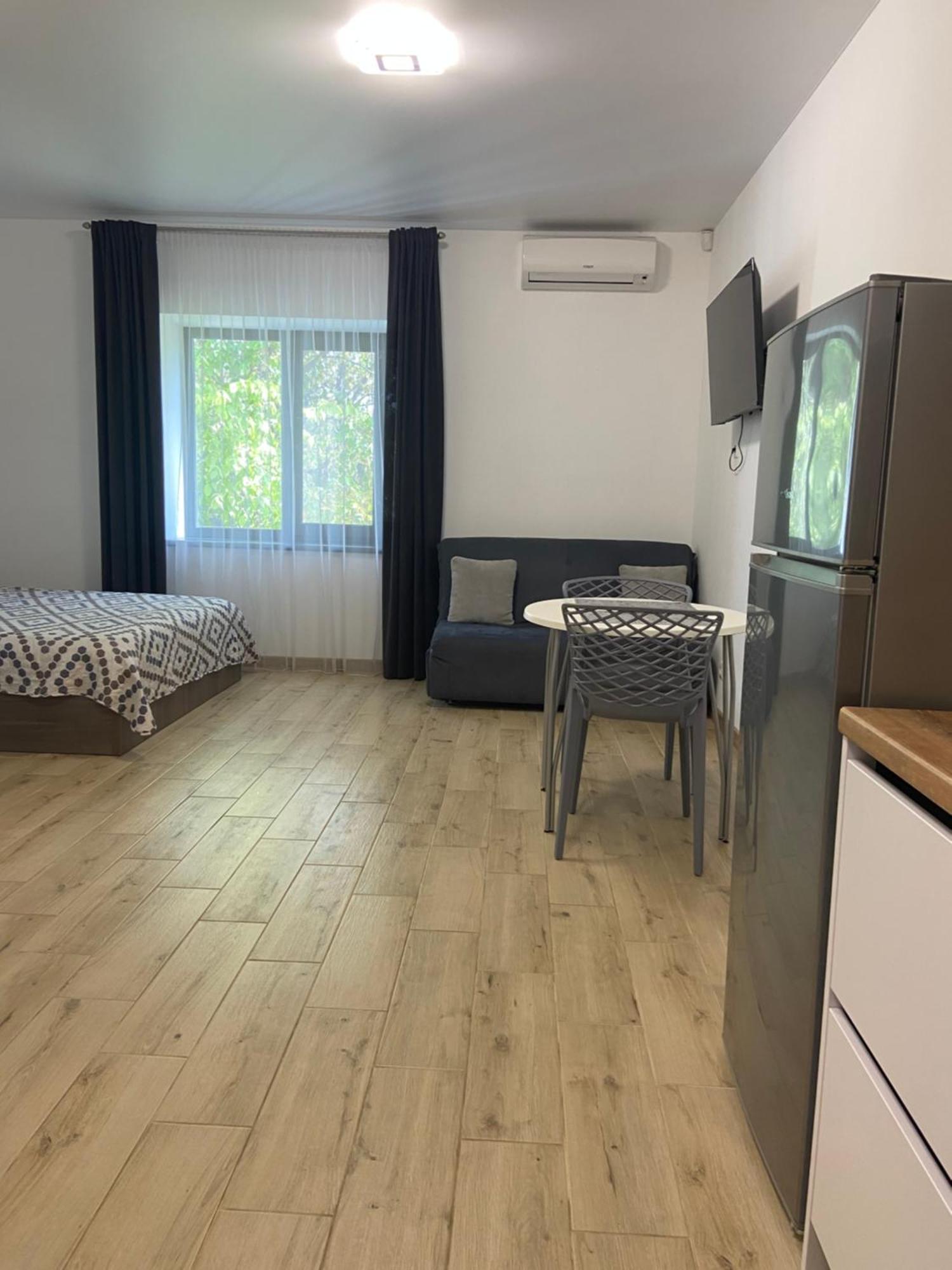 Four Rooms Apartments Cherkasy Exterior foto